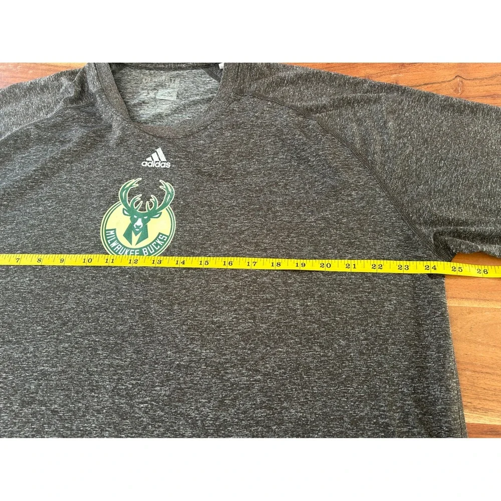 Adidas Milwaukee Bucks NBA Ultimate Mens 2XL Gray Long Sleeve Climalite Shirt